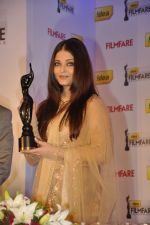 Aishwarya Rai Bachchan announces filmfare awards in Leela Hotel, Mumbai 9th Jan 2013 (119).JPG